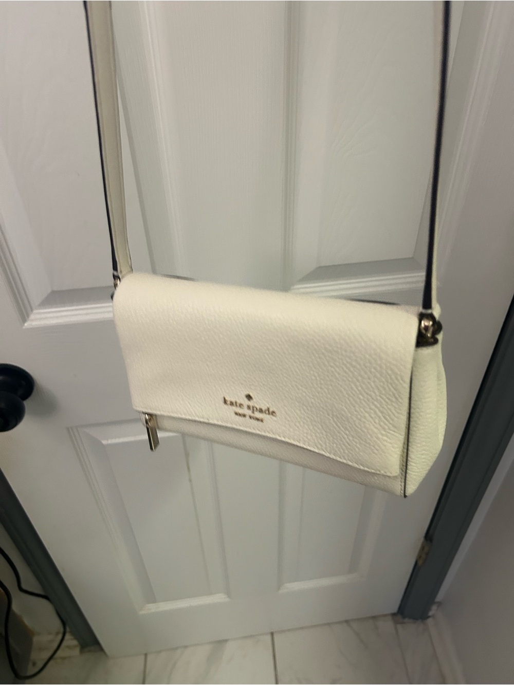 NWOT KATE SPADE MERINGUE pebbled leather crossbody bag.